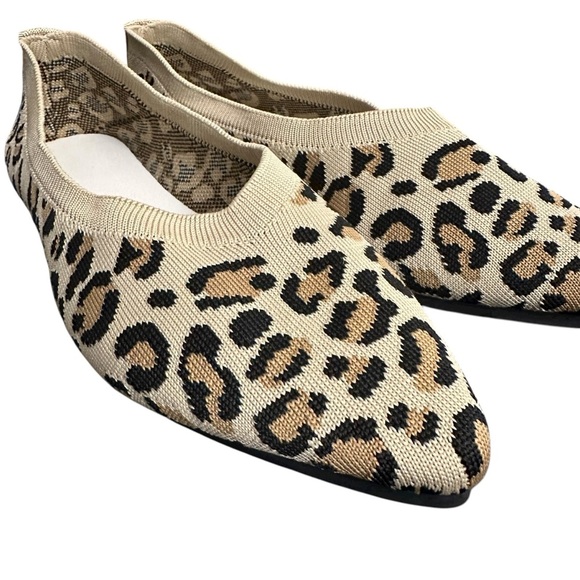 Leopard Print Pointed Toe Flats 7.5 - Picture 5 of 11